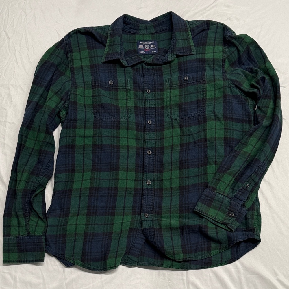 American Eagle Outfitters Green and Navy Plaid Shirt